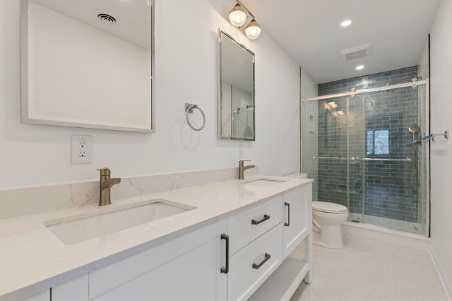 Building Photo - 50 Pondview Rd