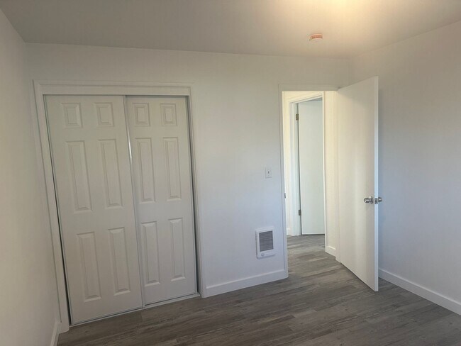 Building Photo - Updated 3 bedroom 1 bath home with large yard!