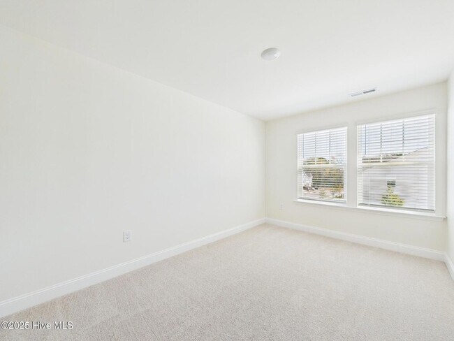 Building Photo - 458 Channel Drop Dr