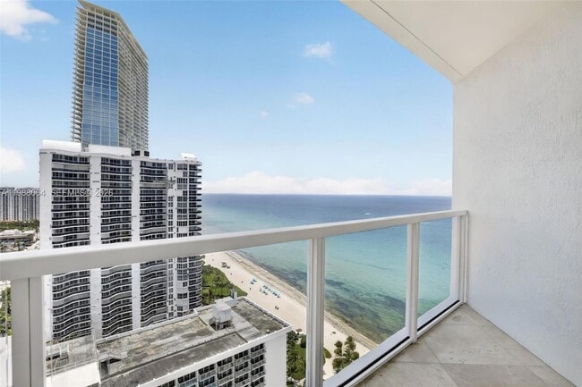 Building Photo - 16699 Collins Ave