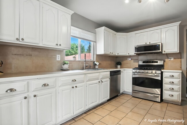 Building Photo - 37319 Granada Blvd