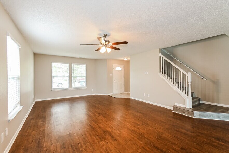Building Photo - 8652 Orchard Grove Ln
