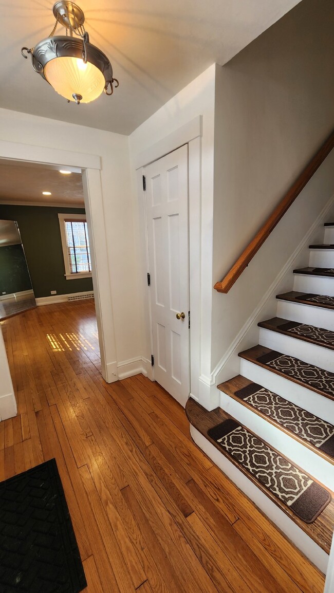 Building Photo - Stunning 4-Bedroom Home with Attached Gara...