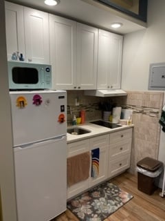 Kitchen - 4058 Chestnut St