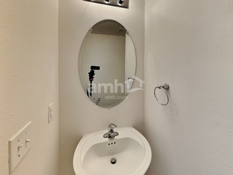 Building Photo - 812 Chatham Walk Dr