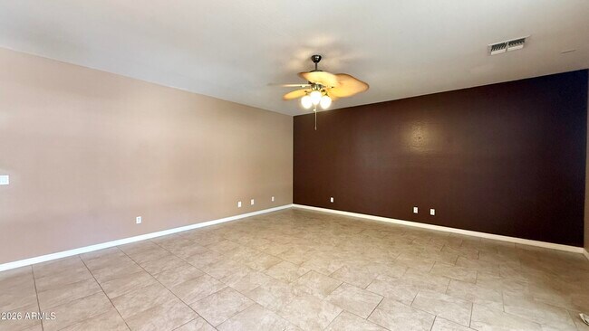 Building Photo - 2714 E Birchwood Pl