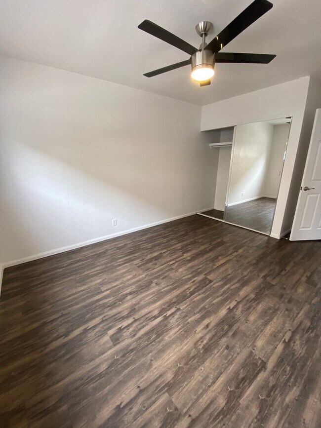 Building Photo - Cozy 2-Bedroom Apartment Just Steps from the Ocean Bluffs!