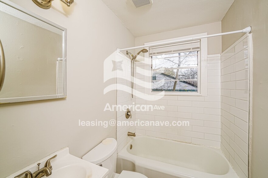 Building Photo - 536 Osceola Cir