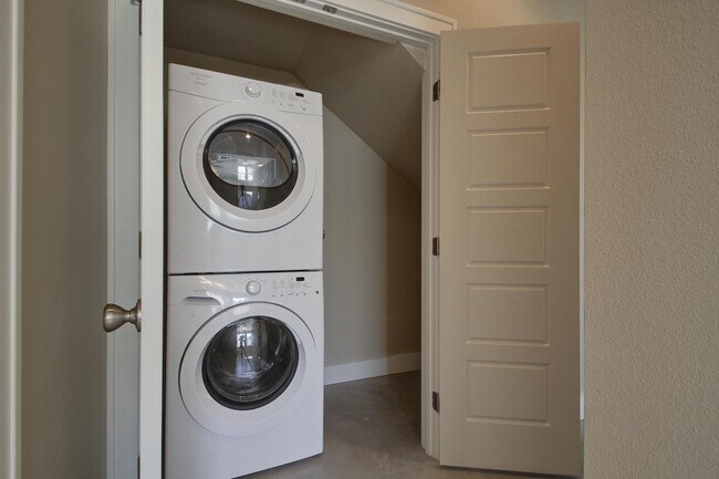 Building Photo - UT PRE-LEASE: Newly Remodeled West Campus ...