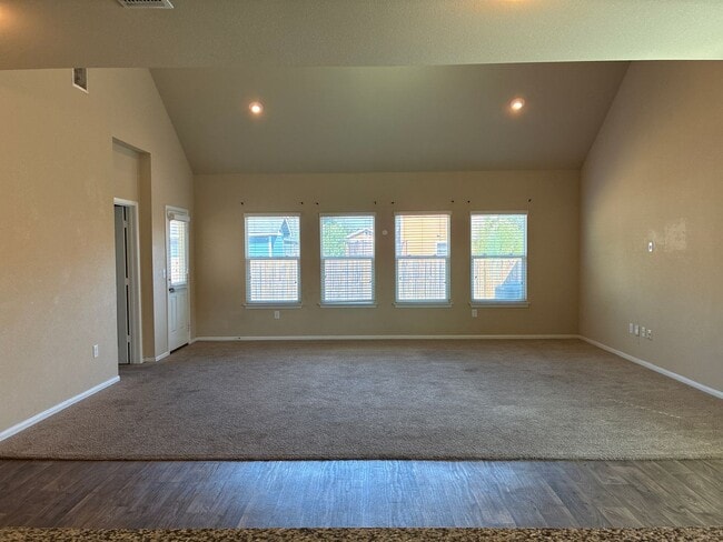 Building Photo - **Move-In Bonus! $500 Amazon Gift Card with 12-Month Lease at Current Rent**