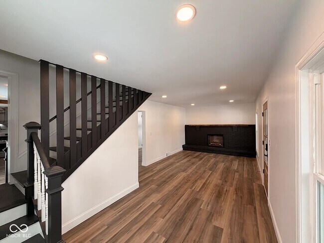 Building Photo - 4210 S Post Rd