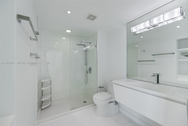 Building Photo - 1401 SW 22nd St