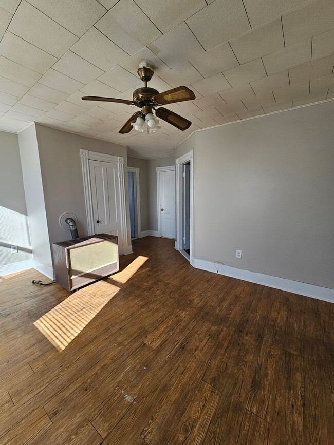 Building Photo - 495 Rimmon St