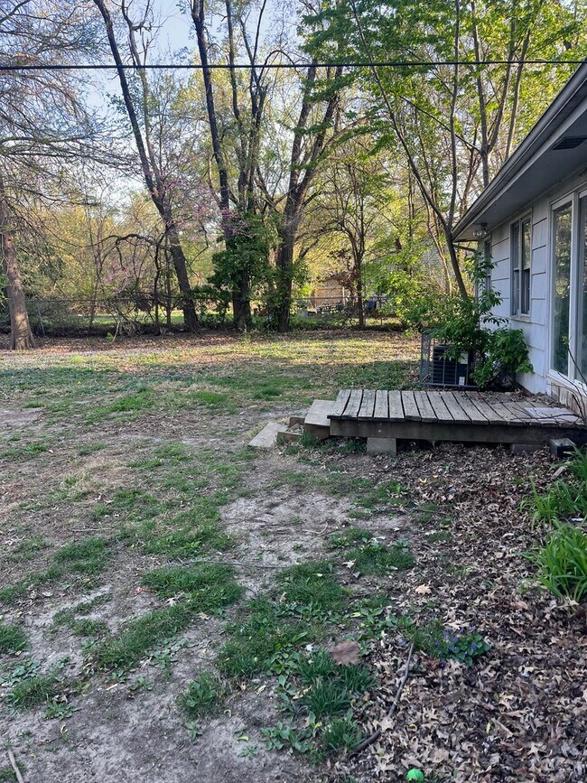 Building Photo - 3 Bedroom 1 Bath Home For Rent