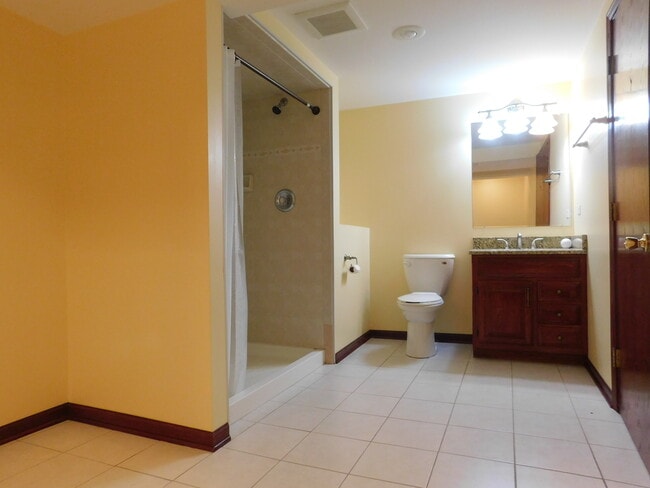 Building Photo - 16501 Nottingham Ct