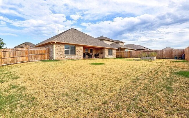 Building Photo - 4 Bed 2 Bath Home on Corner lot in Deer Creek Schools!