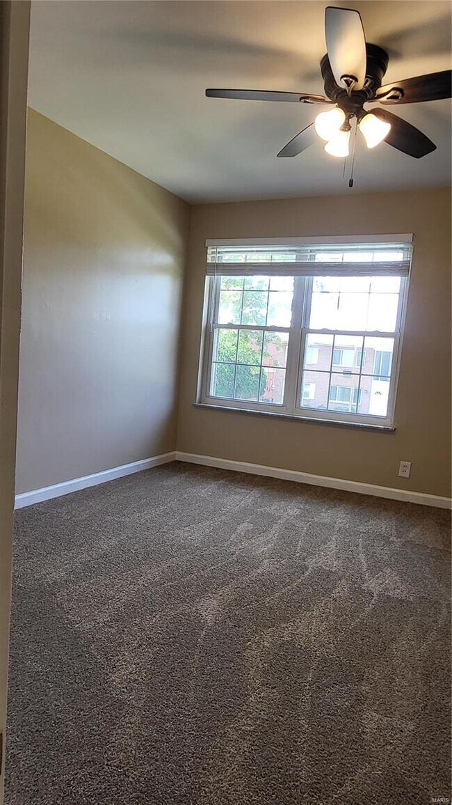 Building Photo - 447 Olian Dr