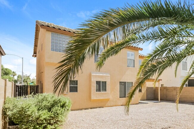 Building Photo - 12933 W Monte Vista Ave