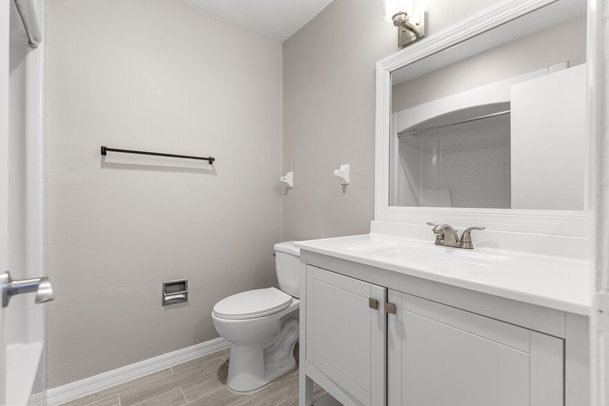 Building Photo - 4151 SE 22nd Ave