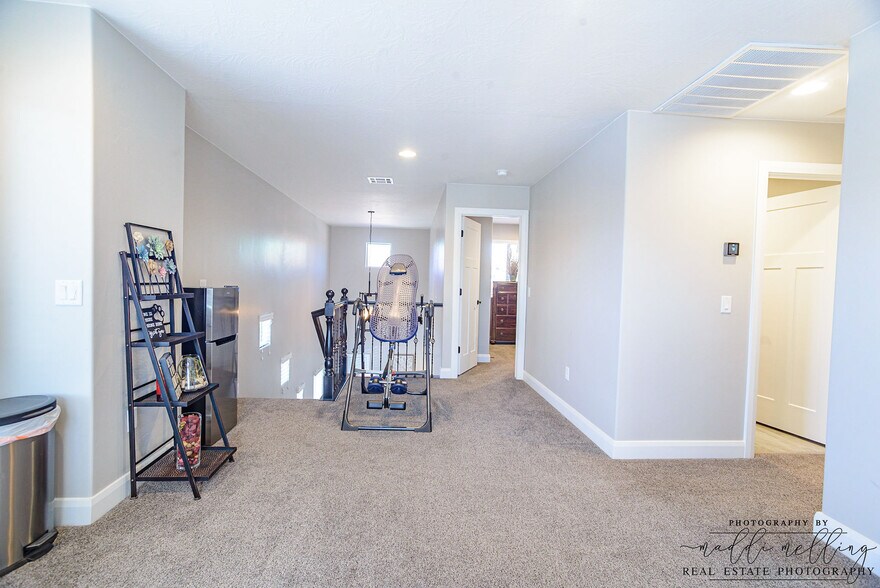 Building Photo - 325 N Red Stone Rd