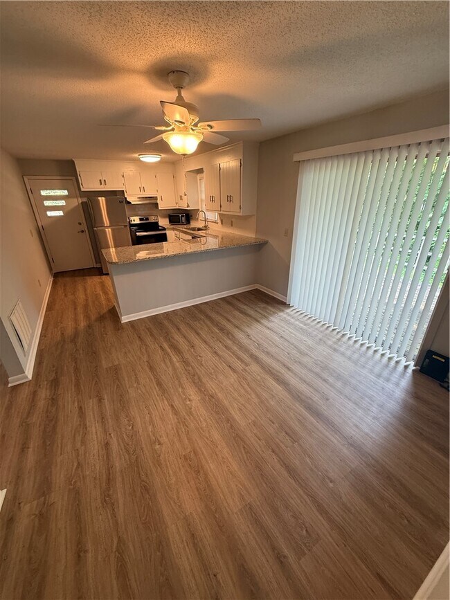 Building Photo - 112 Lynwood Dr