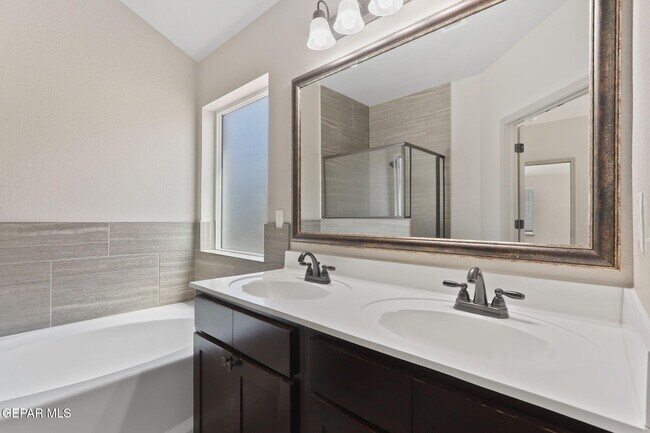 Building Photo - 14916 Tierra Coruna Ave