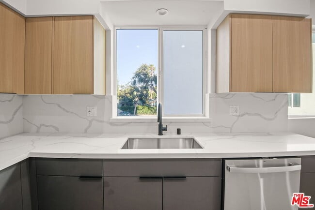 Building Photo - 1709 Burnside Ave