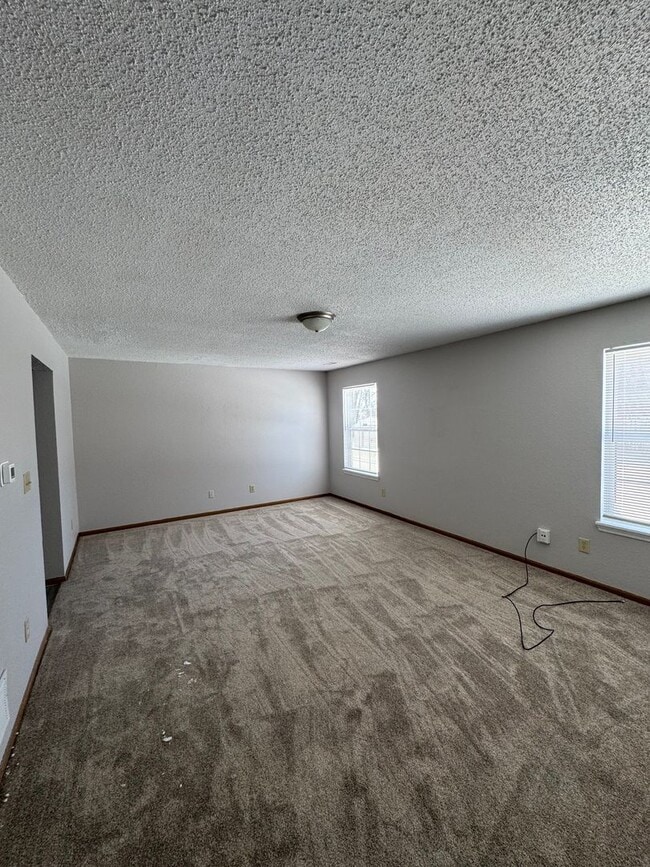 Building Photo - Franklin Twp - 3 BR story home