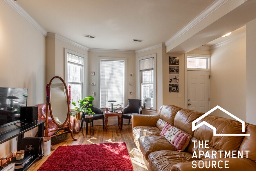 Building Photo - 1314 W Roscoe St