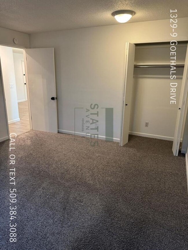 Building Photo - 1329 Goethals Dr