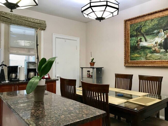 Building Photo - 720 Fairmont St NW