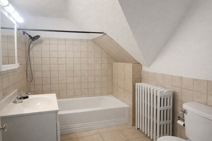 Building Photo - 322 Pierce St N