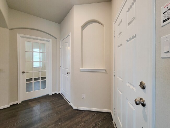 Building Photo - 10423 Astor Pt Trl