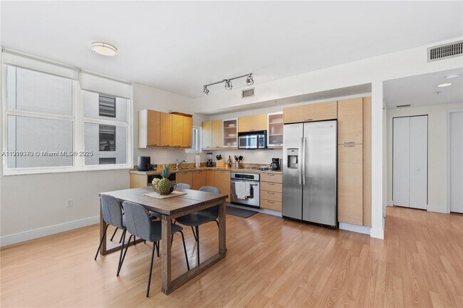 Building Photo - 3180 SW 22nd Terrace