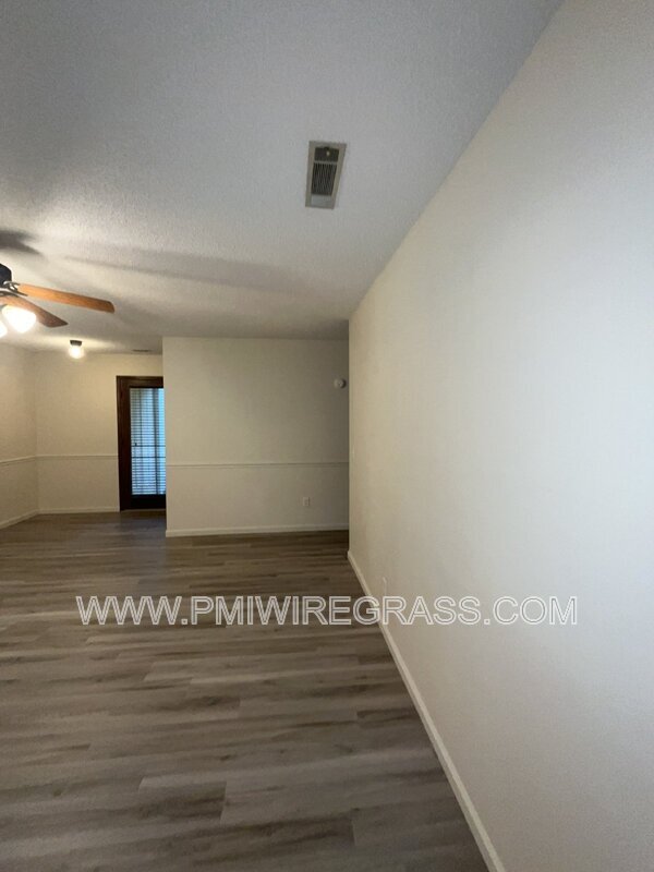 Building Photo - 214 Brookside Ln
