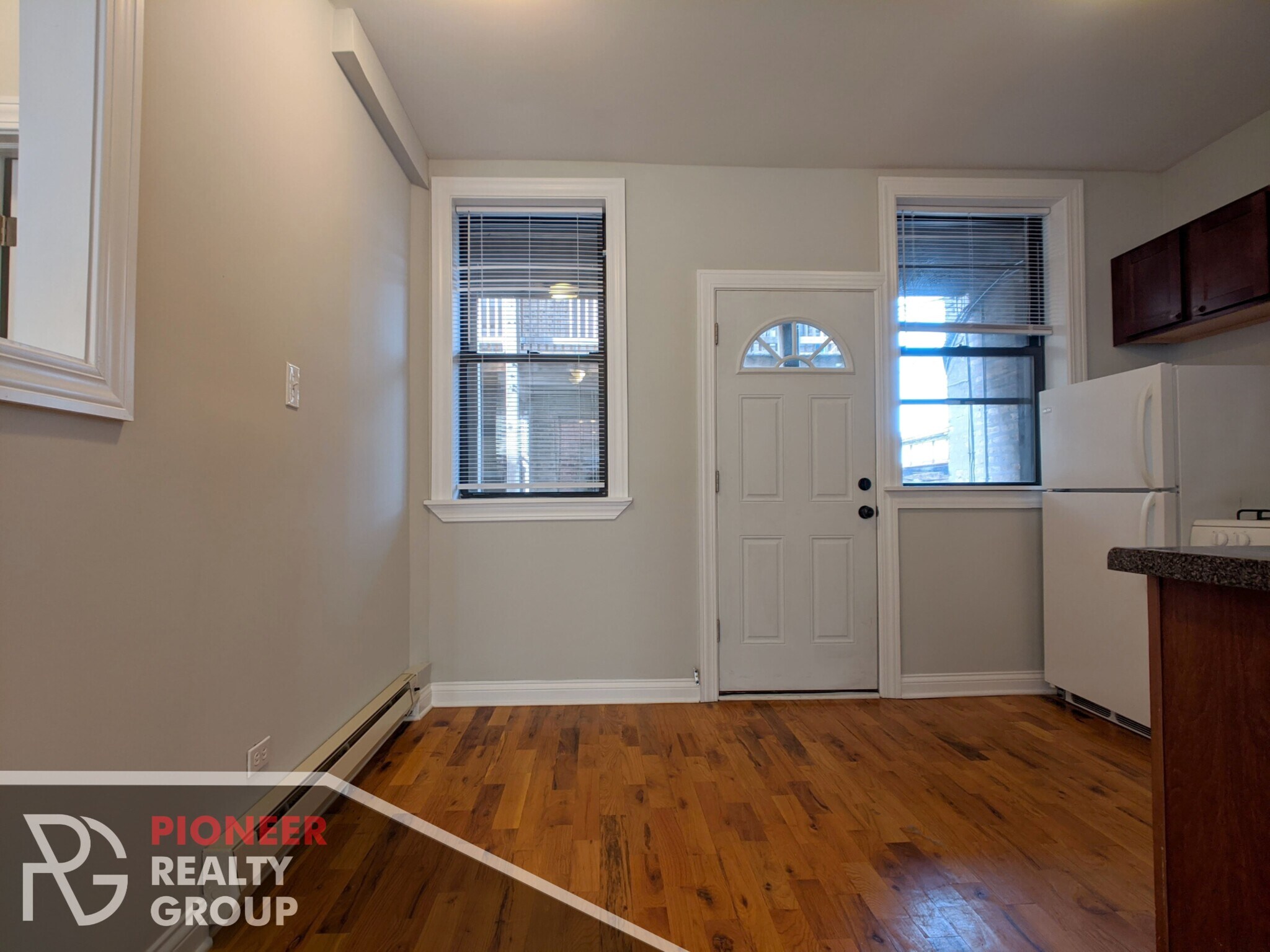 Building Photo - 4409 N Wolcott Ave