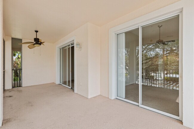 Building Photo - 4240 Central Sarasota Pky