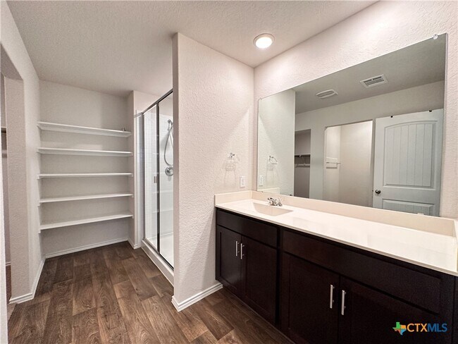 Building Photo - 101 Calgary Ln