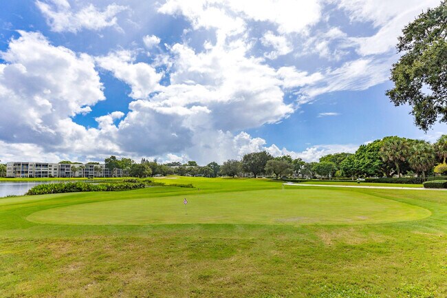 Building Photo - 9470 Poinciana Pl