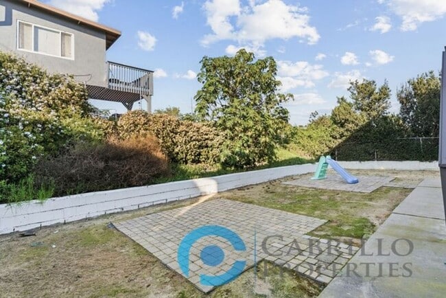 Building Photo - 519 Pitta St