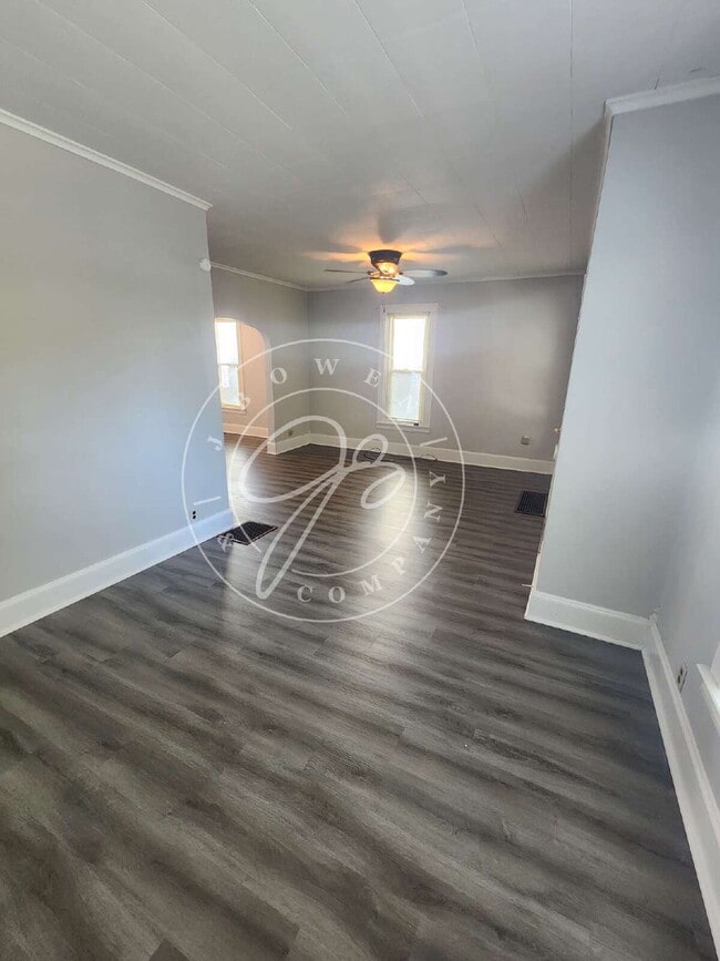 Building Photo - "Charming 2 possible 3-Bedroom Home on Uta...