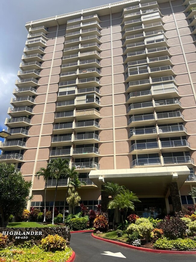 Building Photo - 1 Bedroom at the Highlander with Laundry &...