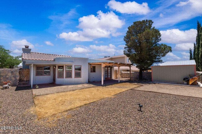 Building Photo - 903 Agua Caliente Dr