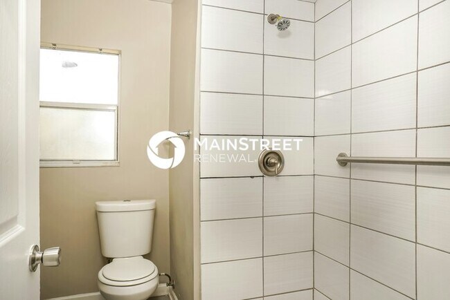 Building Photo - 3 Bedroom Pet-Friendly Home in SARASOTA, FL with Main Street Renewal