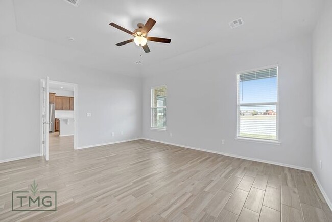 Building Photo - New Listing! Enclave at Parker Village!
