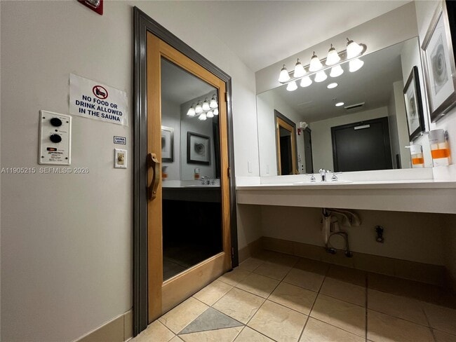 Building Photo - 2421 NE 65th St