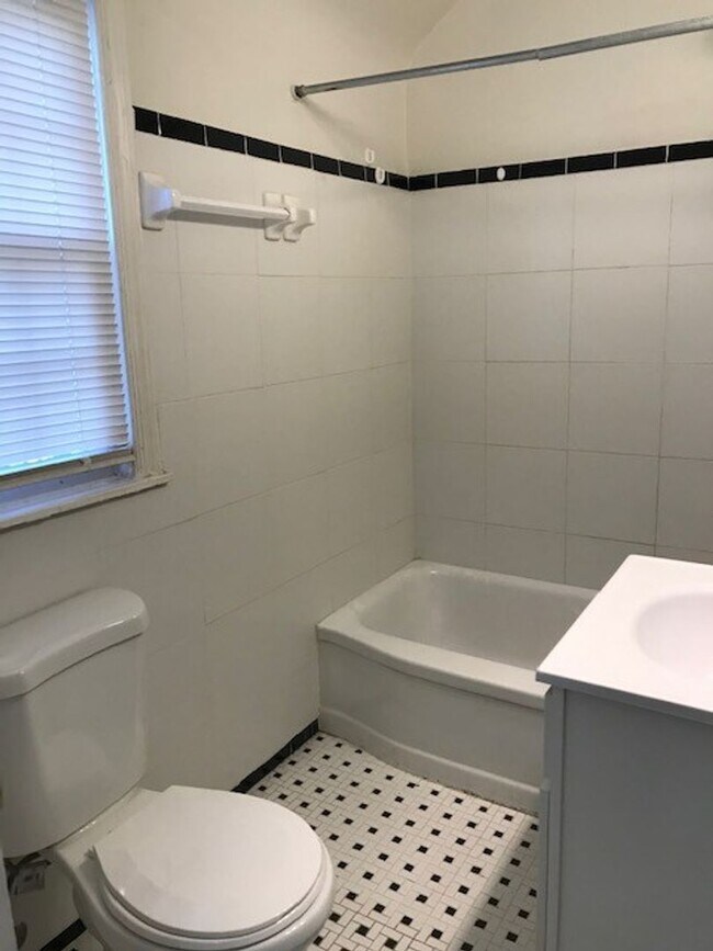 Building Photo - Gorgeous Cheverly Colonial With a Finished  Basement! 3 Beds and 1.5 Baths!