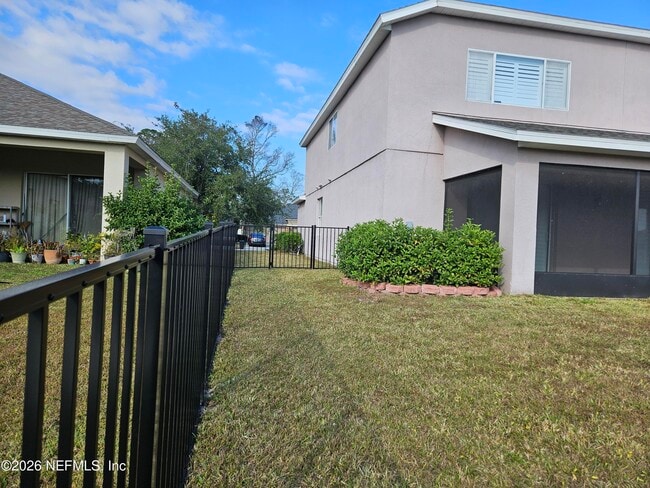 Building Photo - 8252 Hedgewood Dr