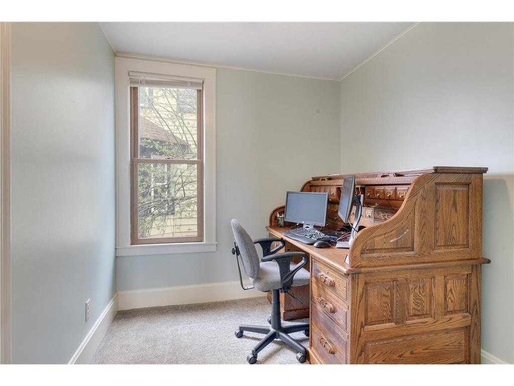 Building Photo - 144 8th Ave S