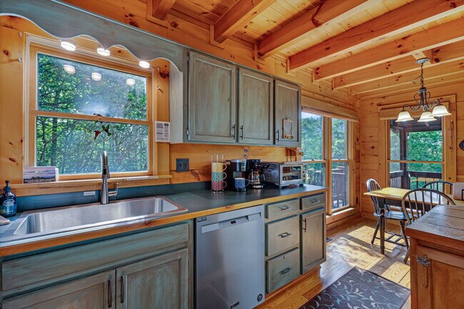 Building Photo - 150 Arrow Way